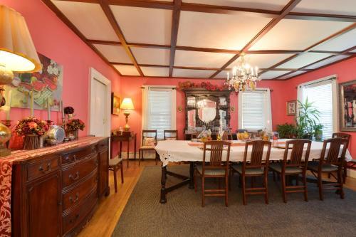 Quintessentials Bed And Breakfast And Spa