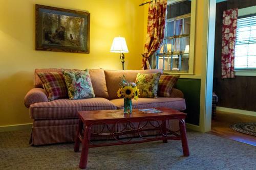 Hotel The Common Man Inn, Spa & Lodge