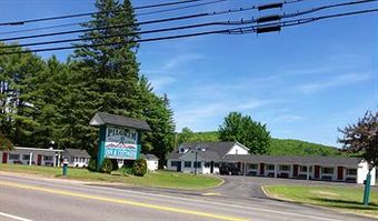 Motel Pilgrim Inn & Cottages