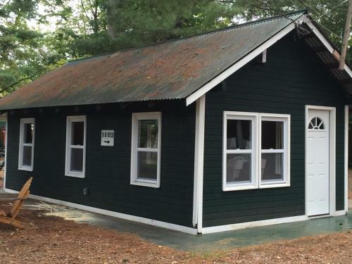 The Elms Waterfront Cottages