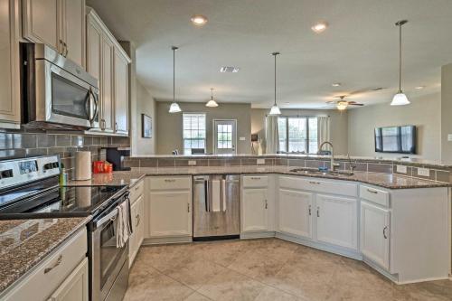 Family-friendly Home With Big Yard And Pool Table