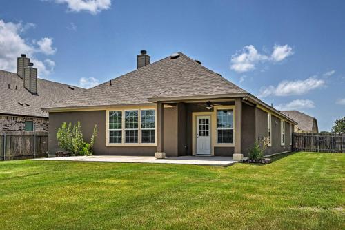 Family-friendly Home With Big Yard And Pool Table