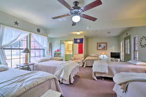 Spacious Retreat Center - Near Glen Rose!