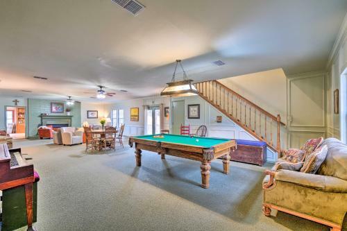 Spacious Retreat Center - Near Glen Rose!