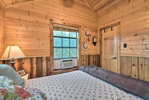 Cozy Valley View Cabin About 6 Mi To Glen Rose!