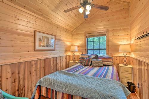 Cozy Valley View Cabin About 6 Mi To Glen Rose!