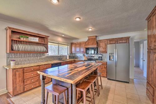 Lakeside Cottage Boat Dock And Spacious Decks!