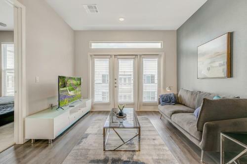 7th Avenue Apartments By Barsala