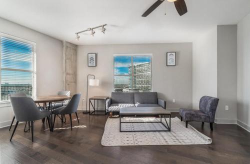 Bright Chic 2 Bedroom Apartment By Stay Gia