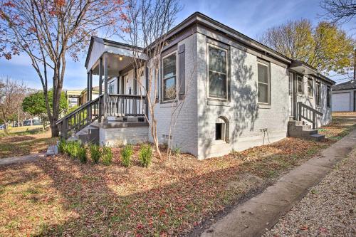 Pet-friendly Dallas Digs About 4 Mi To Downtown!