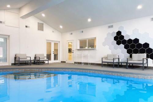 Exquisite Dallas-hidden Gem Indoor Pool(No Party)