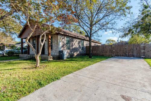 Modern 3 Bedroom-just Minutes From Downtown Dallas
