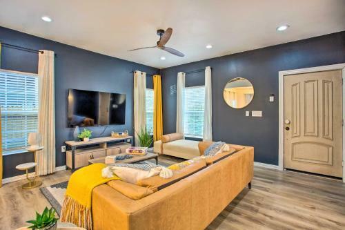 Picturesque Dallas Home Near Dtwn With Fire Pit