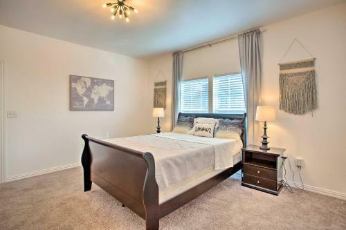 Picturesque Dallas Home Near Dtwn With Fire Pit