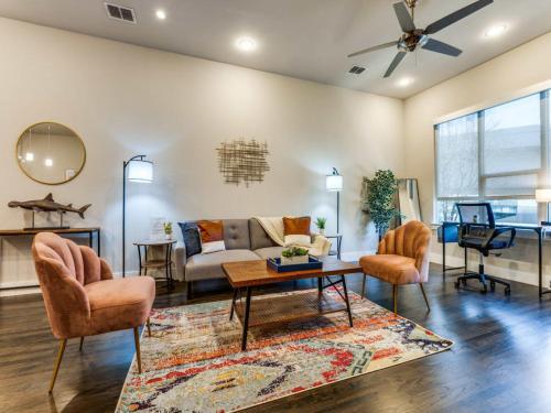 Cozysuites Uptown 3br King Beds Rooftop Deck Skyline View