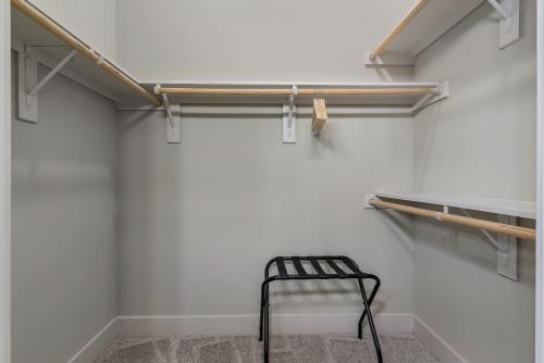 Bright Chic 2br Apartment By Stay Gia