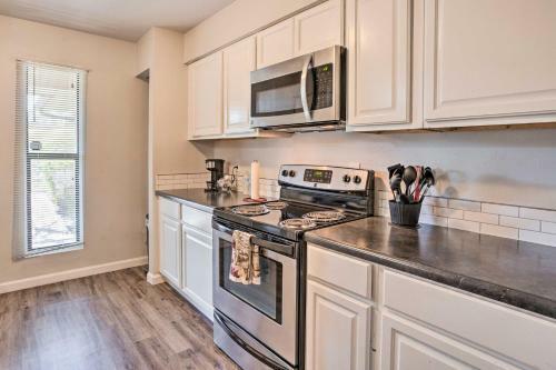 Stylish Pet-friendly House With Fenced Yard!