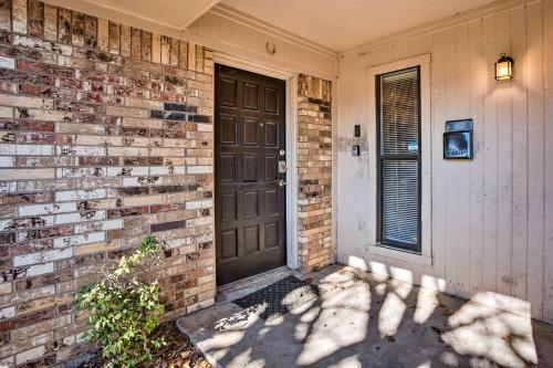 Stylish Pet-friendly House With Fenced Yard!
