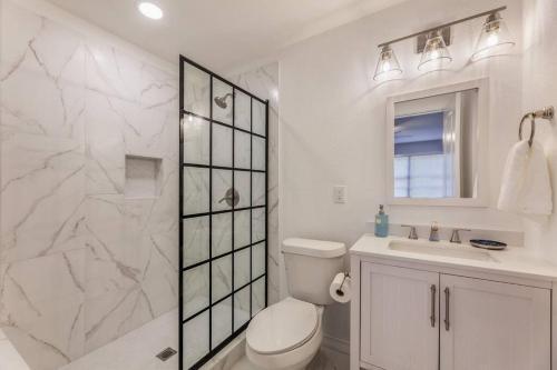 Apartamento Modern And Sleek 4 Bedroom Home