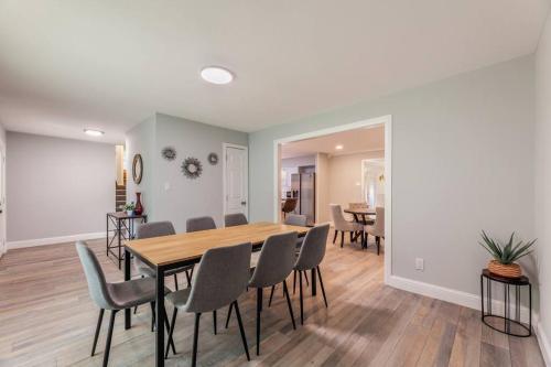 Apartamento Modern And Sleek 4 Bedroom Home