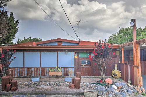 Eclectic House With Fire Pit And Garden Oasis!