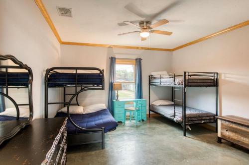 River Oaks Lookout - Unit A & B