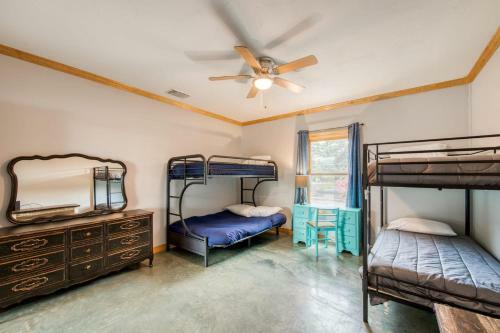 River Oaks Lookout - Unit A & B