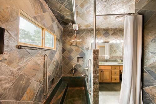 River Oaks Lookout - Unit B