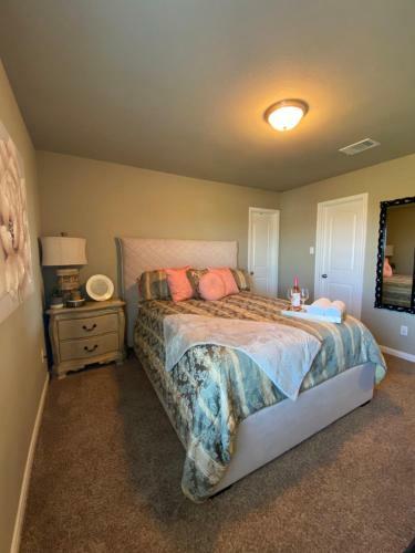 Hostal Private Rooms At Central Texas Suites With Hot Tub