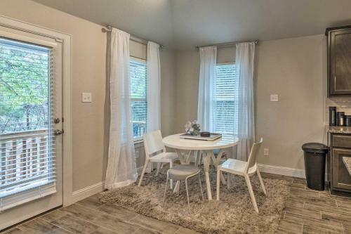 Bright Lago Vista Home - Walk To Lake Travis!