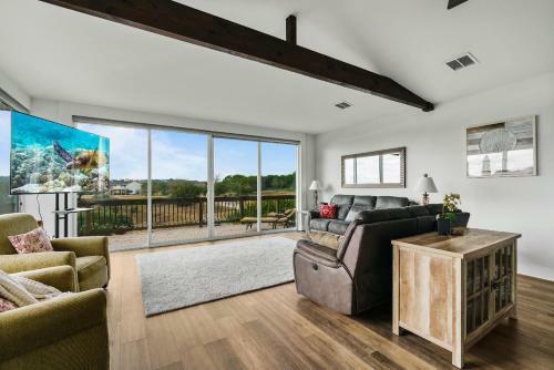 Lake View Oasis