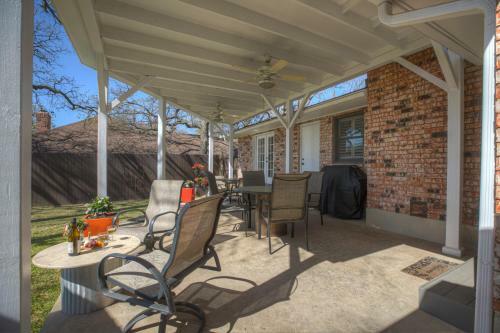 New Stunning Home With Firepit And Grill