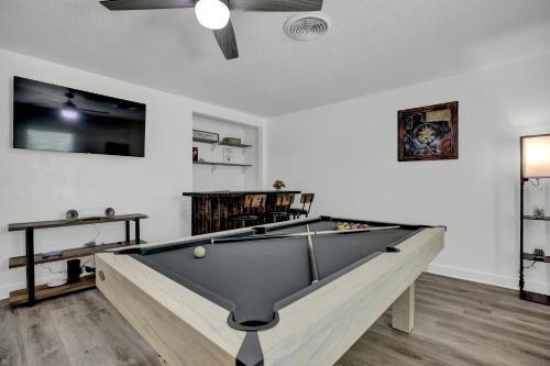 New Charming House With Hot Tub And Grill And Pool Table