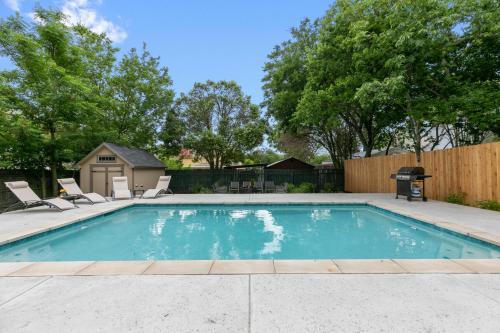 Luxury Haus Near Main St With Pool And Fire Pit
