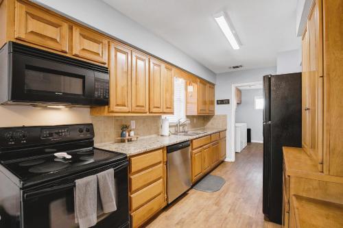 Cozy Haus With Fire Pit - 3 Min Drive To Main St!
