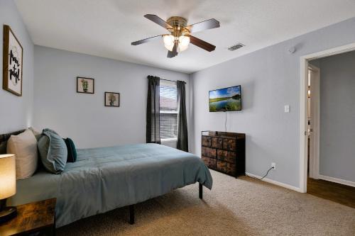 Cozy Haus With Fire Pit - 3 Min Drive To Main St!
