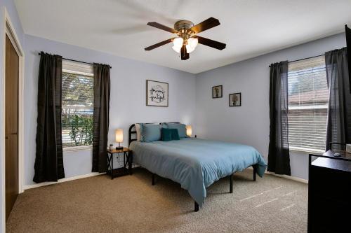 Cozy Haus With Fire Pit - 3 Min Drive To Main St!