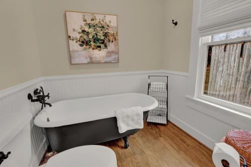 Charming Craftsman Home!-2 Blks From Main St!