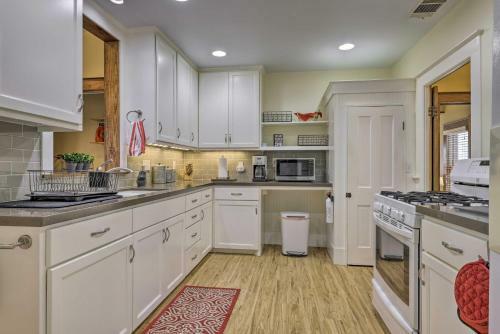 Quaint 2-acre Lockhart Home About 9 Mi To Town