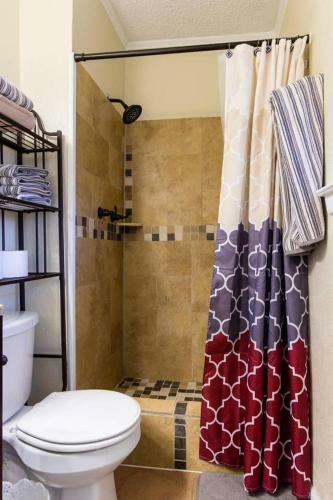 Oasis Near Dfw Airport With Mediterranean Setting
