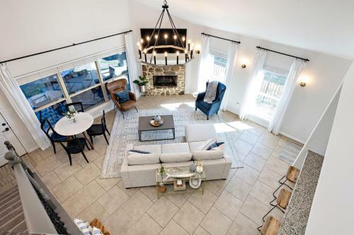 Luxury Lakefront Getaway