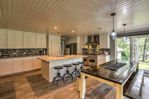 Star Harbor Lake House With Dock, Deck And 2 Boat Lifts