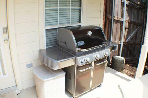 Private Pool W/full Amenities By Bld & Joe Pool Lk