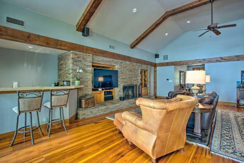 Upscale Lakefront Home With Boat Dock And Decks!