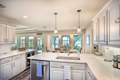 Cedar Creek Lakefront Home, Game Room And Dock!
