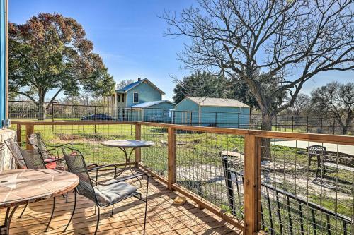 Colorful Martindale Home On San Marcos River