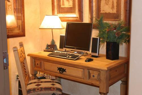 Hotel Alpine Village Suites
