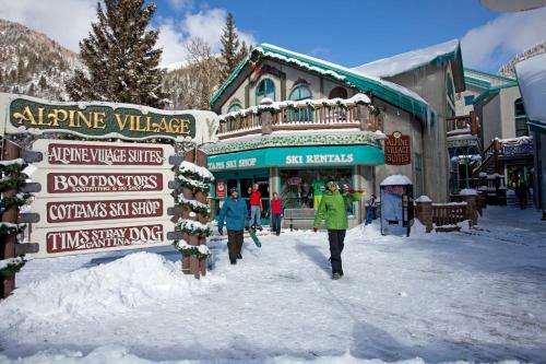Hotel Alpine Village Suites