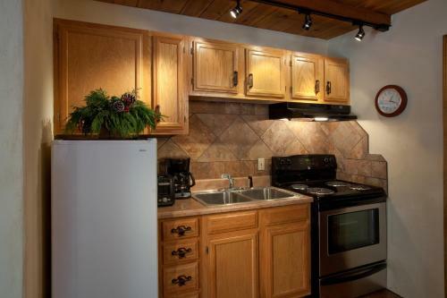 Alpine Village Suites - Cottam's Lodge