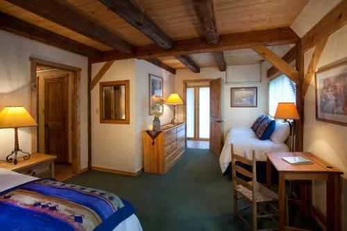 Alpine Village Suites - Cottam's Lodge